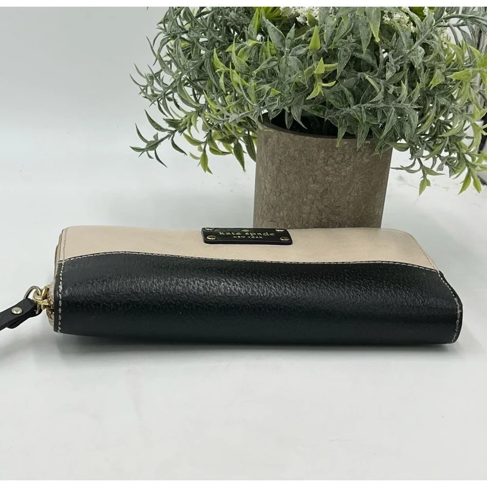 Kate Spade Wellesley Neda Black & Cream Zipper‎ Leather Wallet